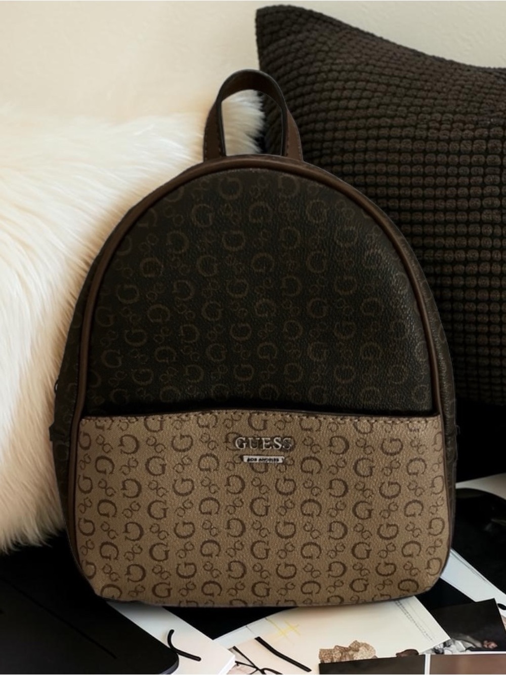 LIKE BRAND NEW AND SPOTLESS!!GUESS LOS ANGELES Signature “G” Logo Backpack